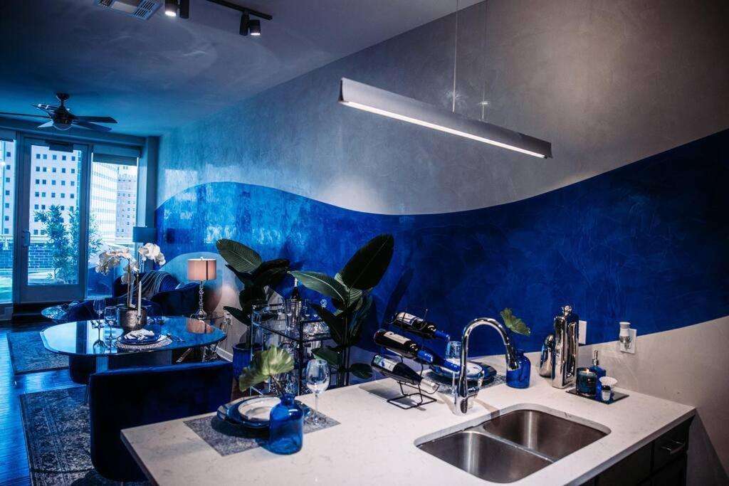 Luxury Penthouse W/ Stunning View & King Bed * Dallas