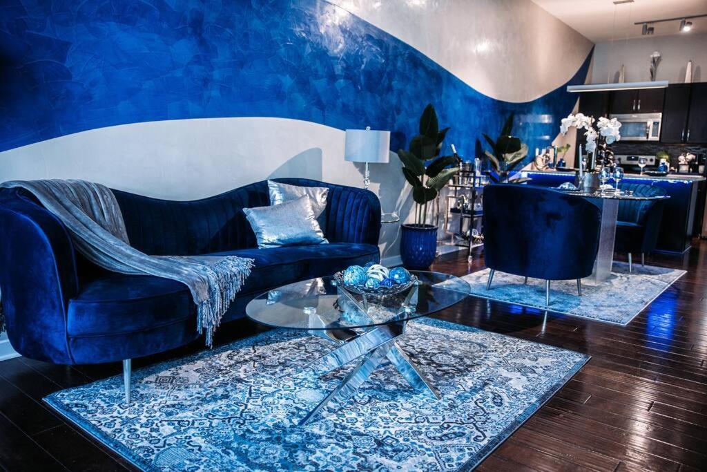 Luxury Penthouse W/ Stunning View & King Bed Apartment