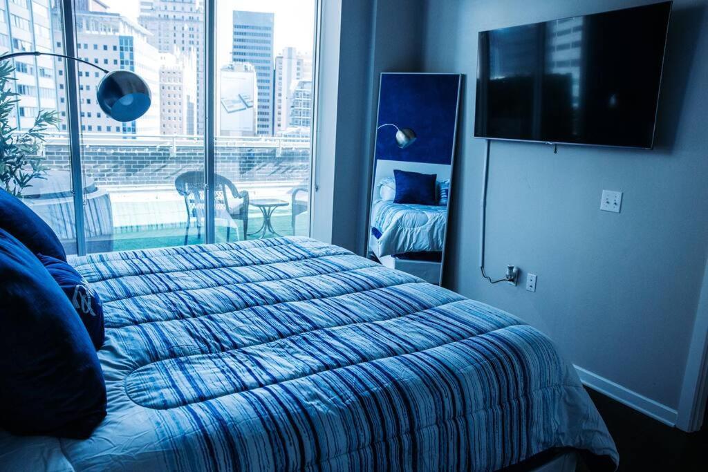 Luxury Penthouse W/ Stunning View & King Bed Apartment *