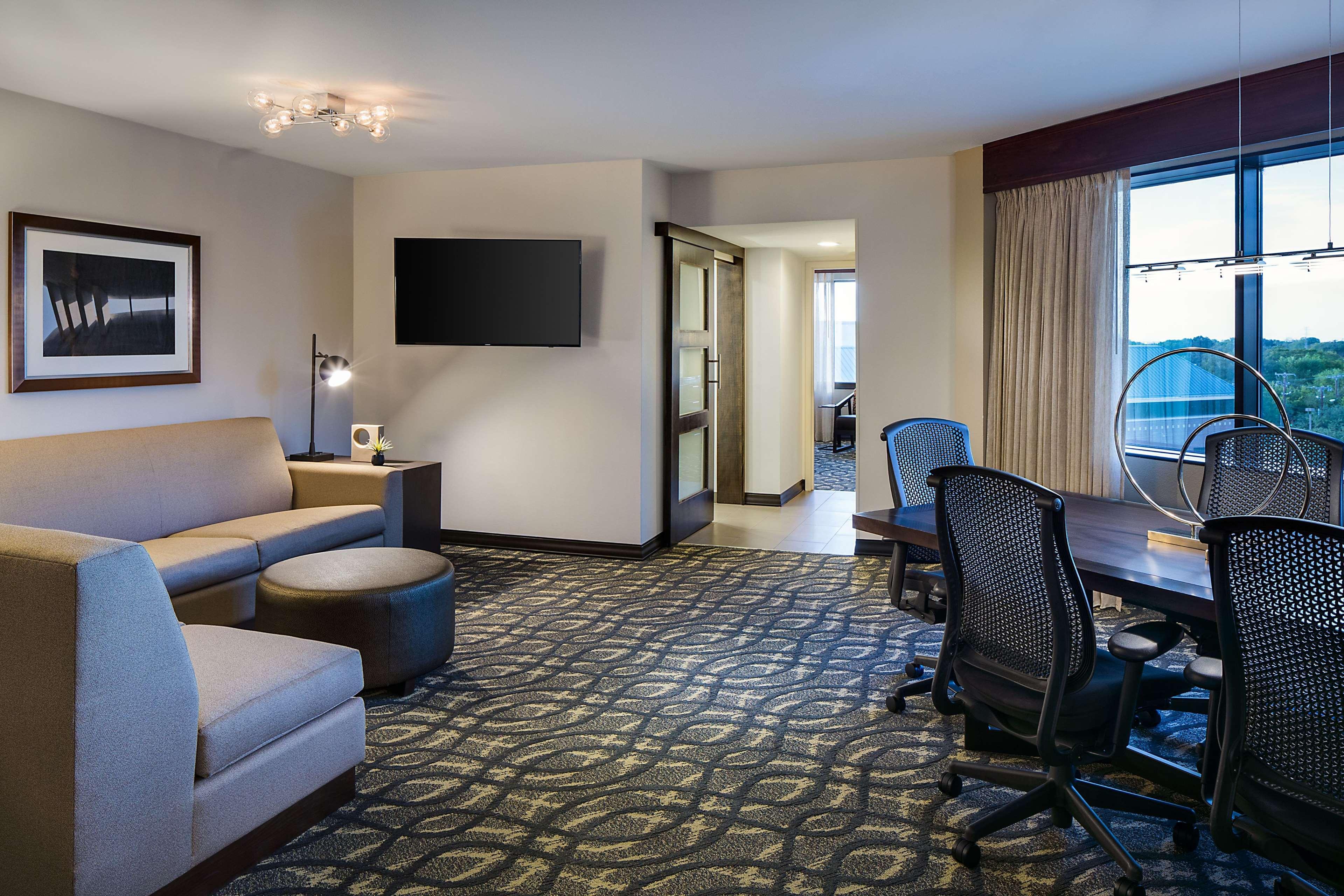 Embassy By Hilton Dallas-love Field Hotel