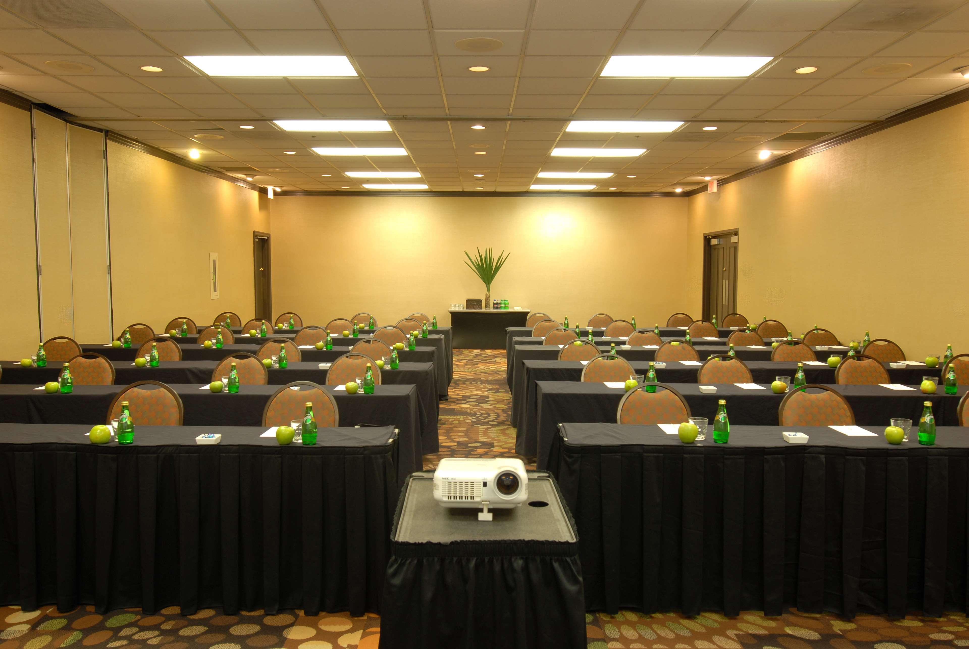 Embassy By Hilton Dallas-love Field 4*