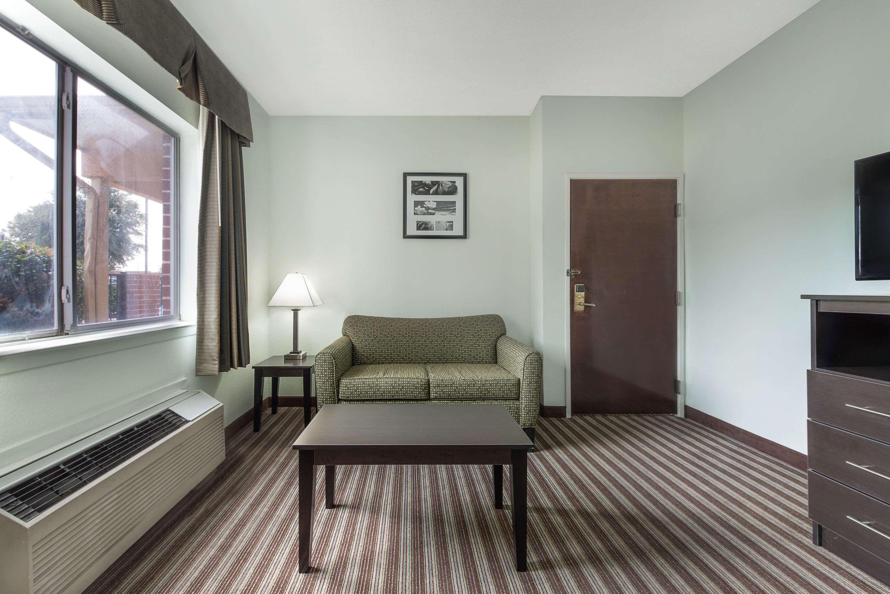 Days & By Wyndham Hotel