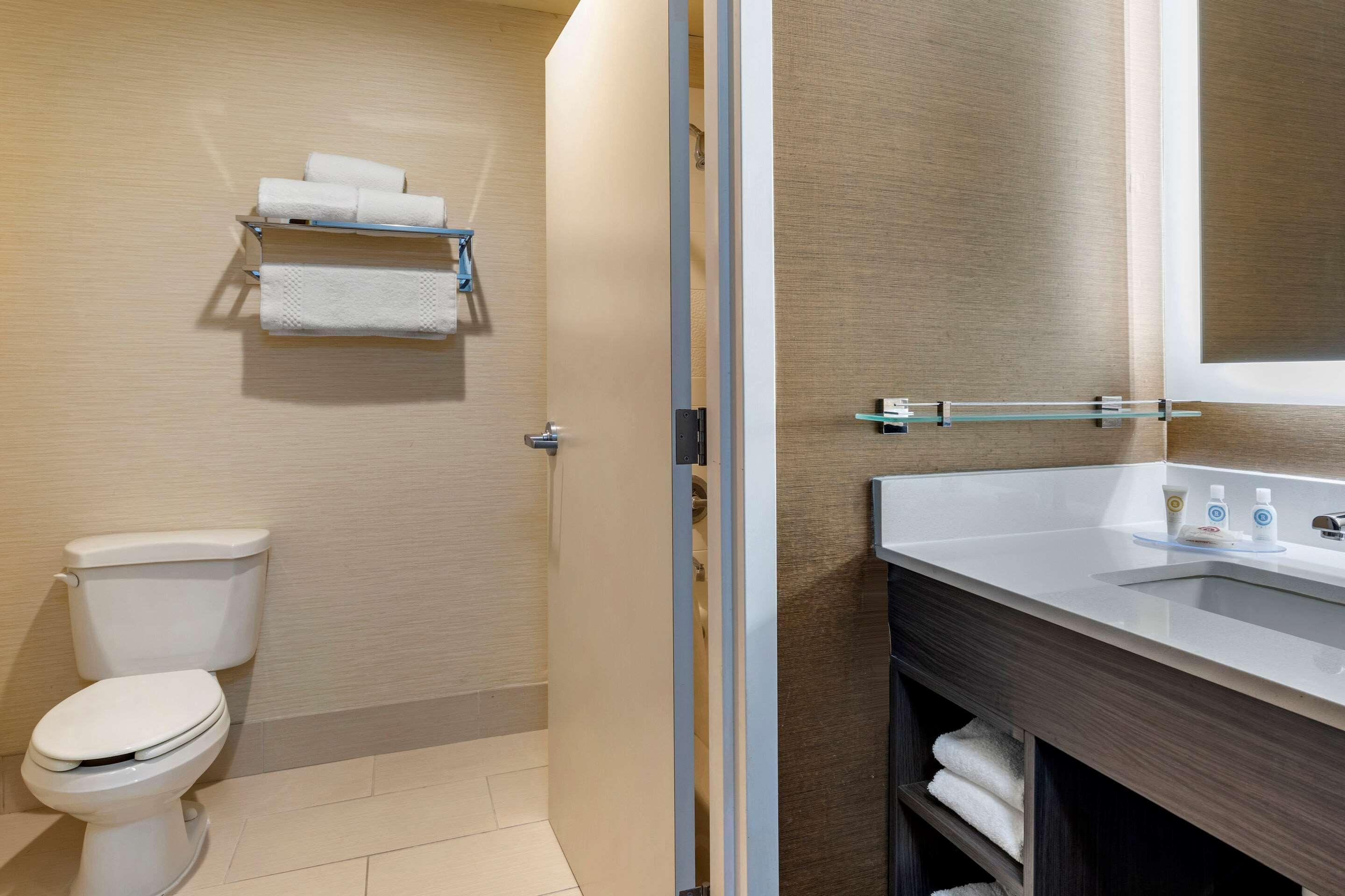 Comfort & North Dallas-addison Hotel 3*