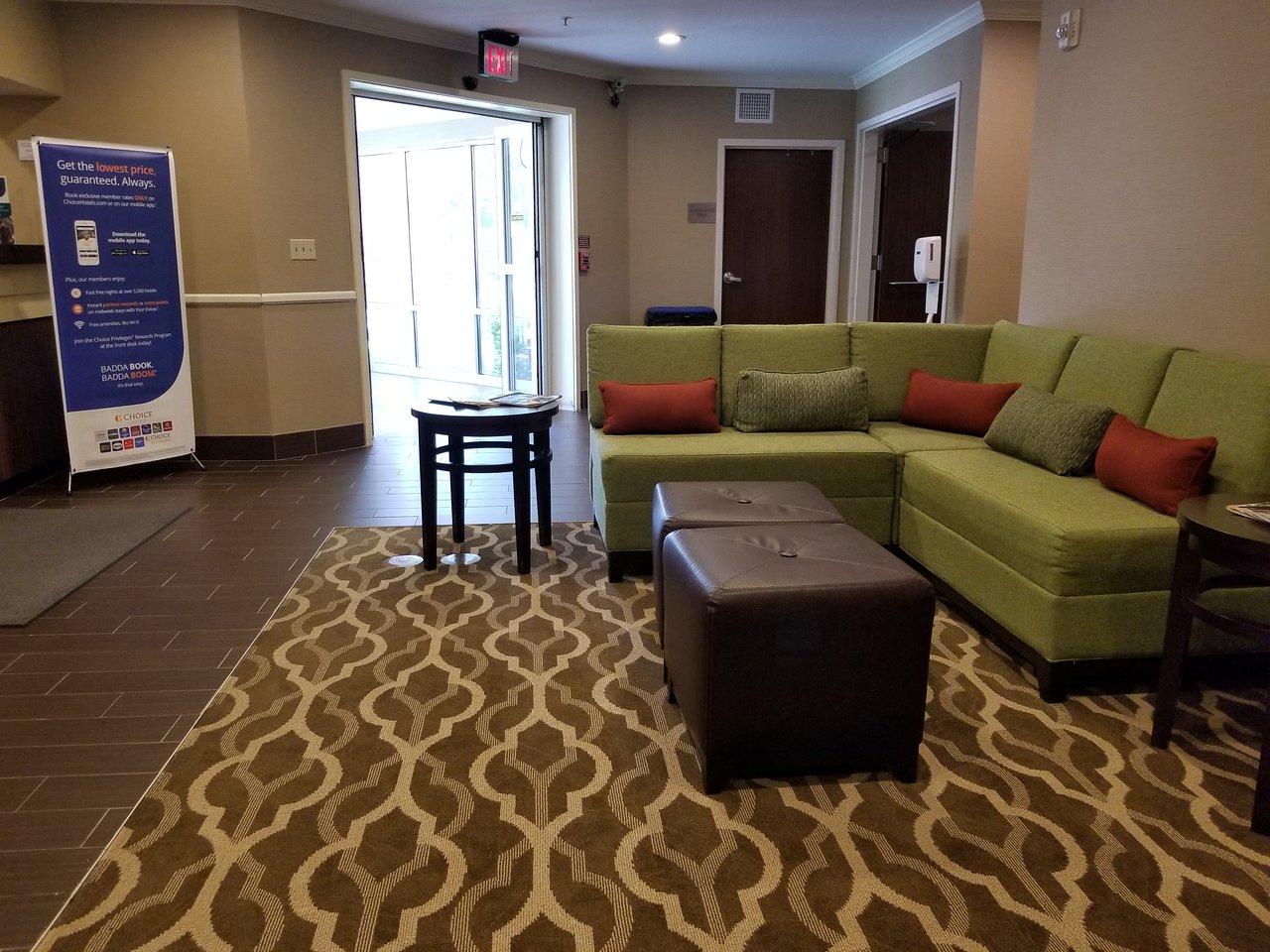 Hotel Comfort & North Dallas-addison 3*