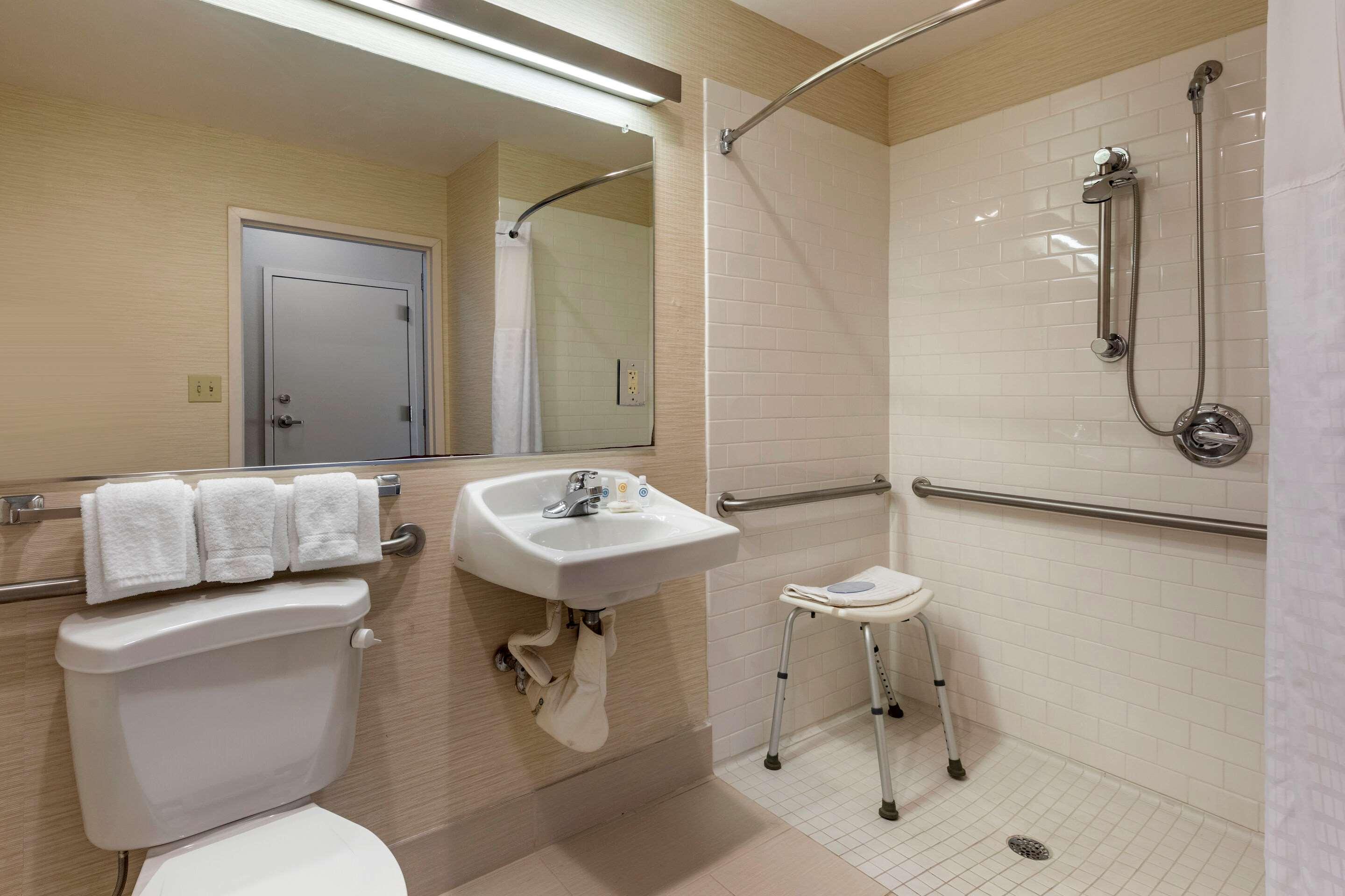 Comfort & North Dallas-addison Hotel 3*