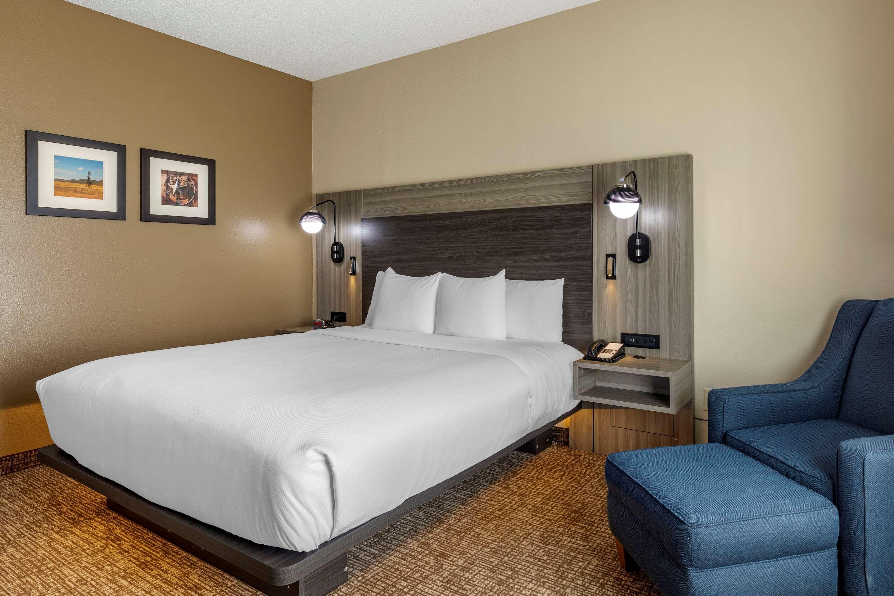 Comfort & North Dallas-addison Hotel 3*