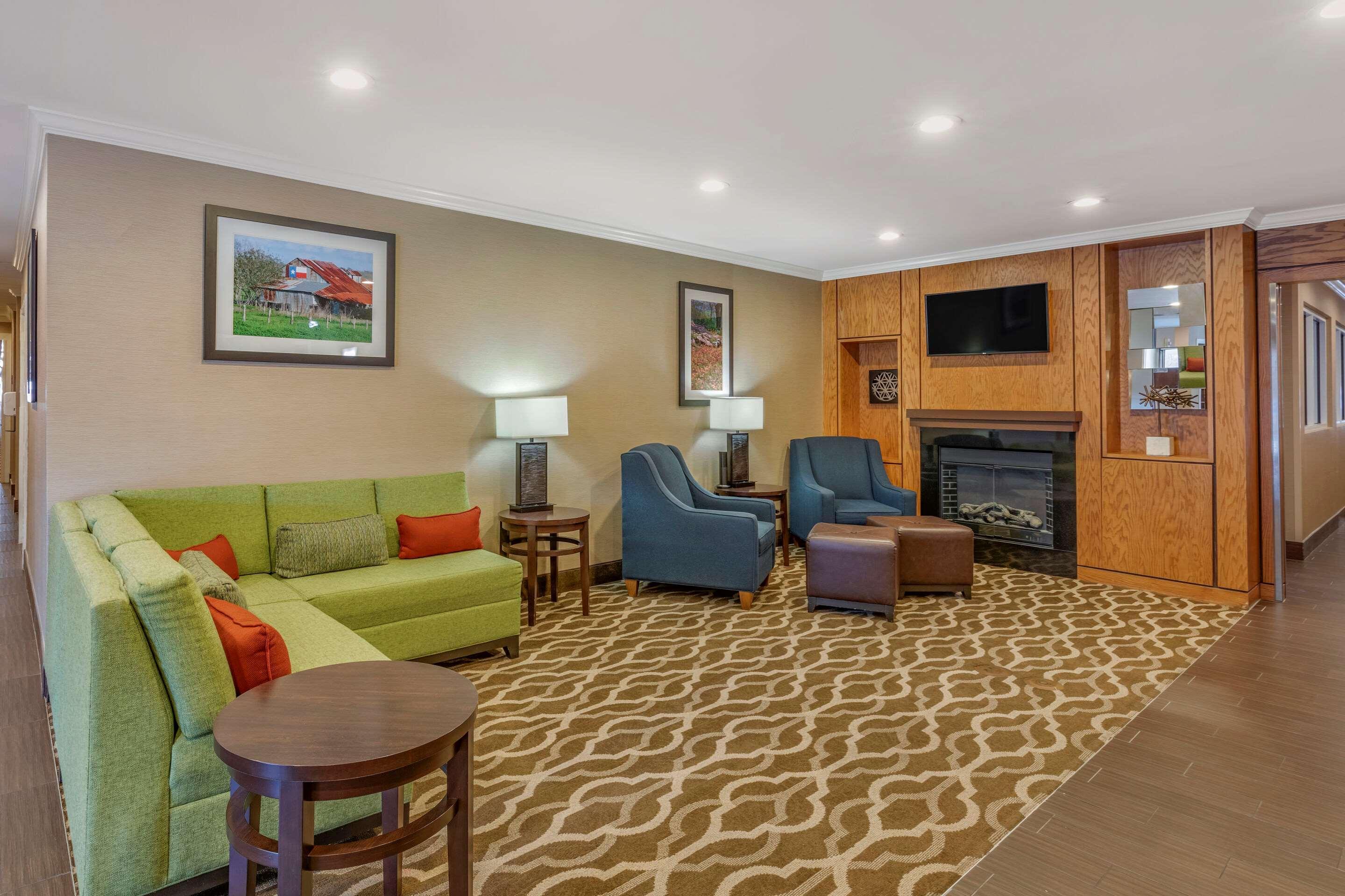 Comfort & North Dallas-addison Hotel 3*