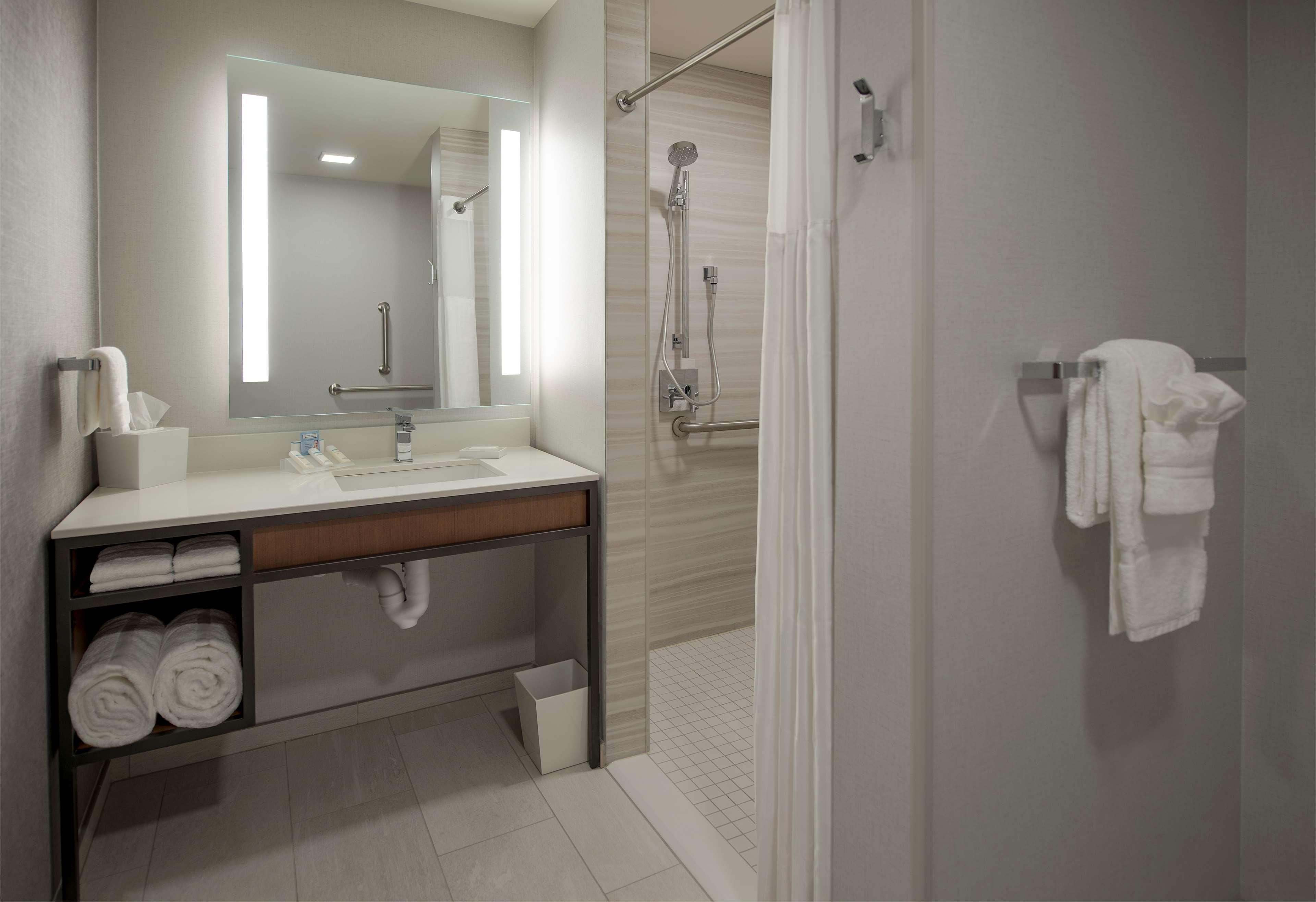 Hotel Doubletree By Hilton Near The Galleria 3*