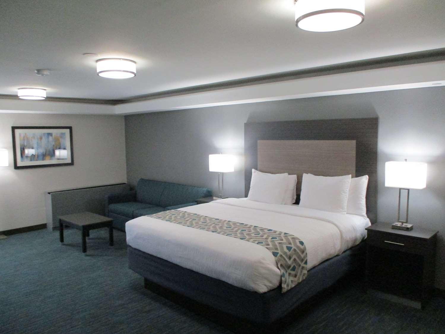 Comfort North Field Airport Inn