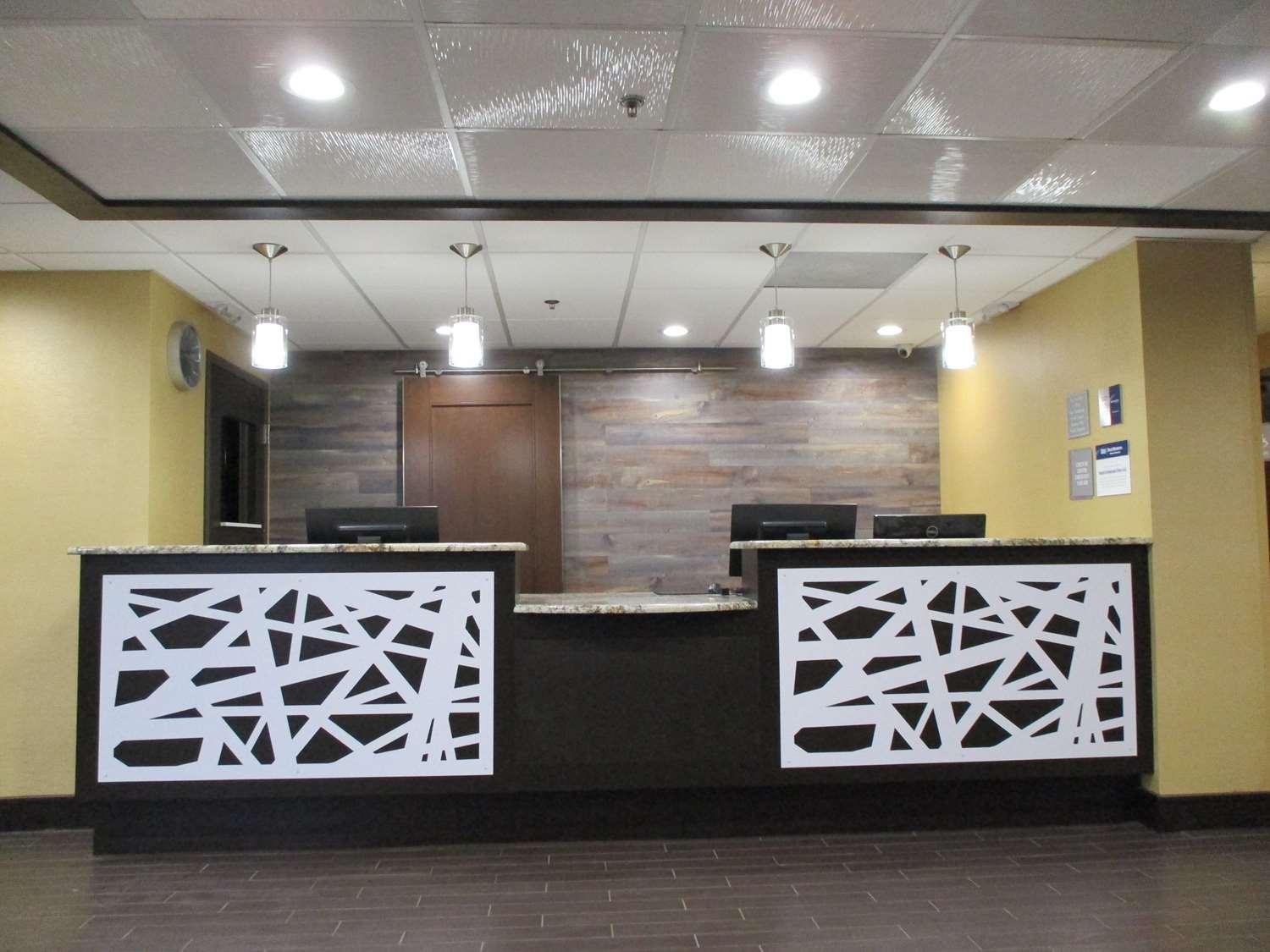 Comfort North Field Airport Inn