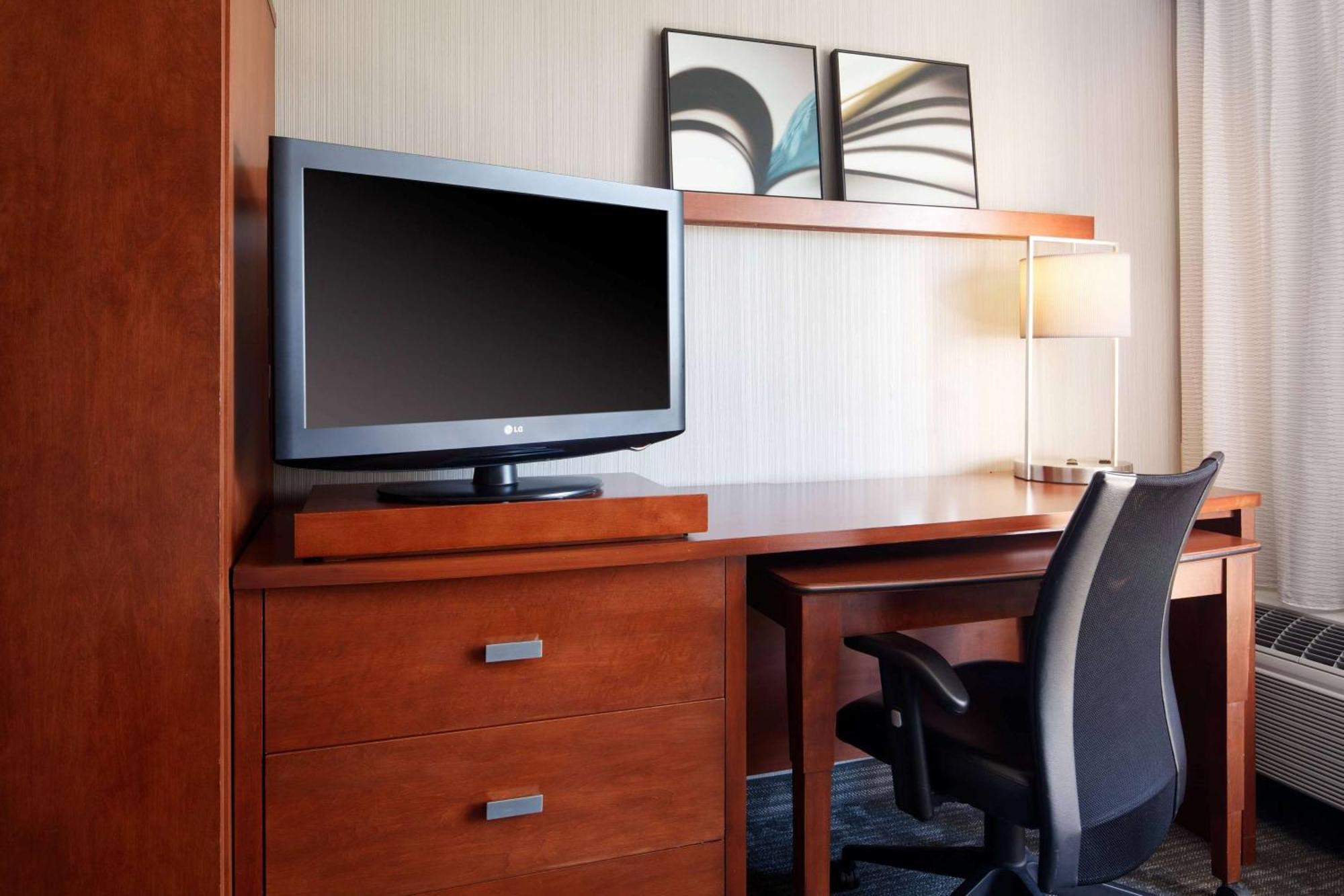Sonesta Select Expressway 3*