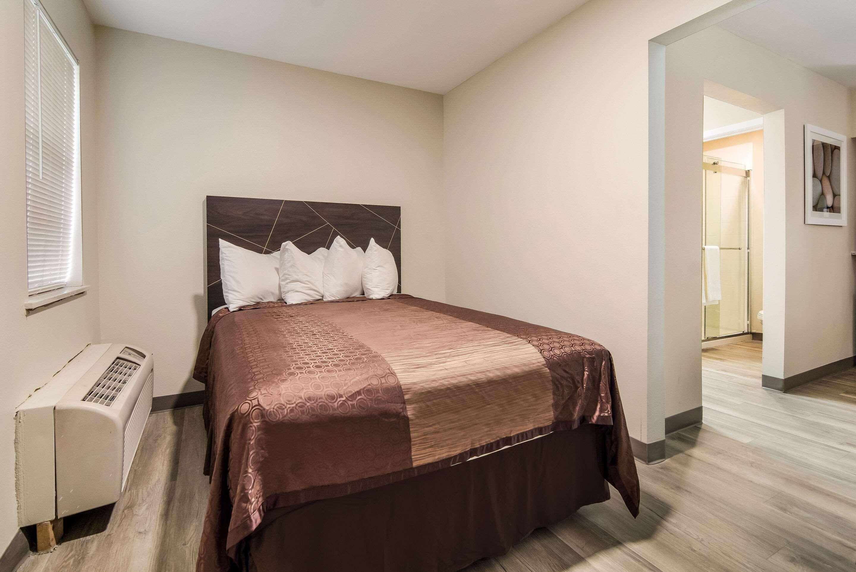 Hotel Quality & Dallas-cityplace 3*