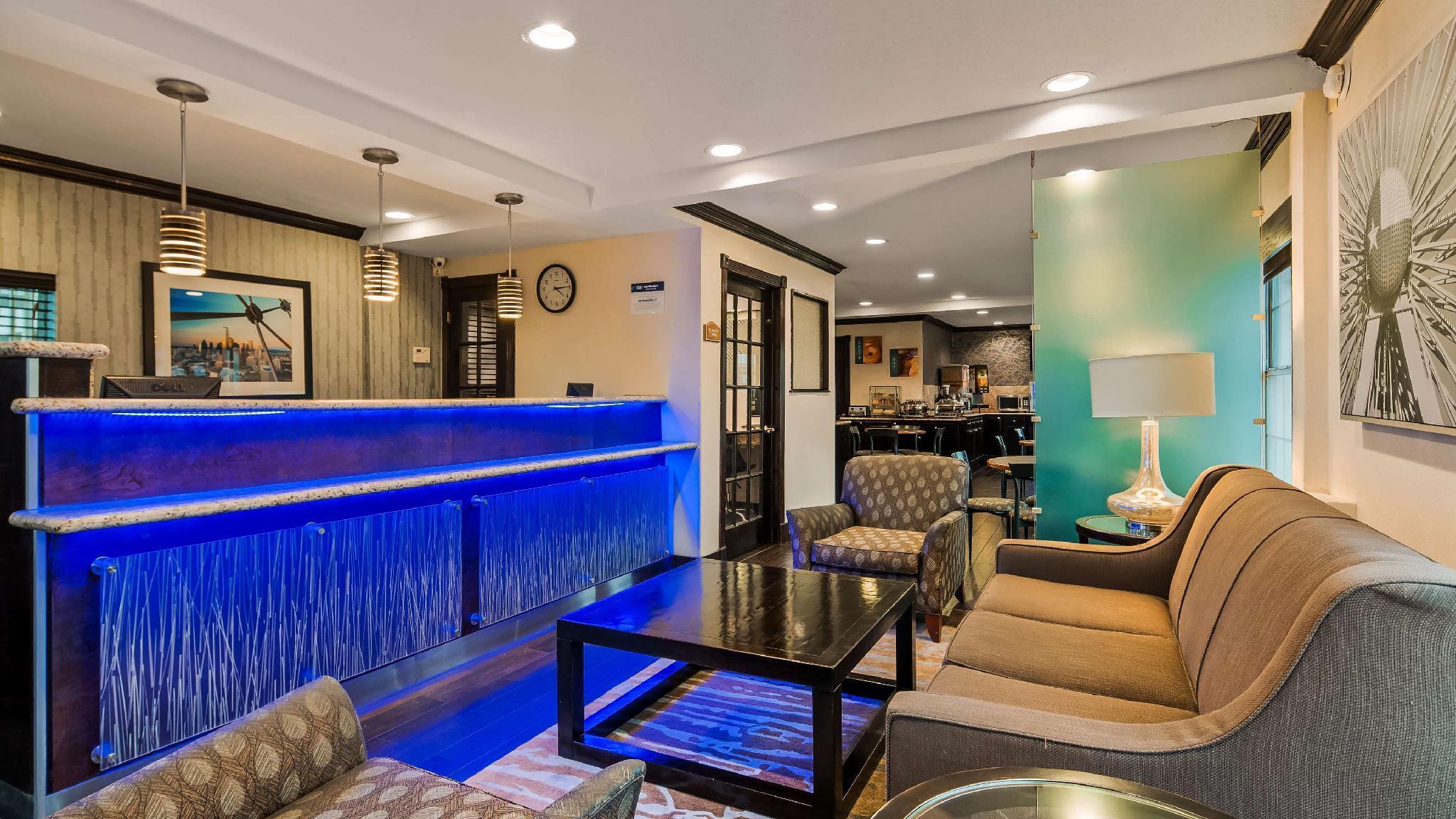 Quality & Dallas-cityplace Hotel 3*