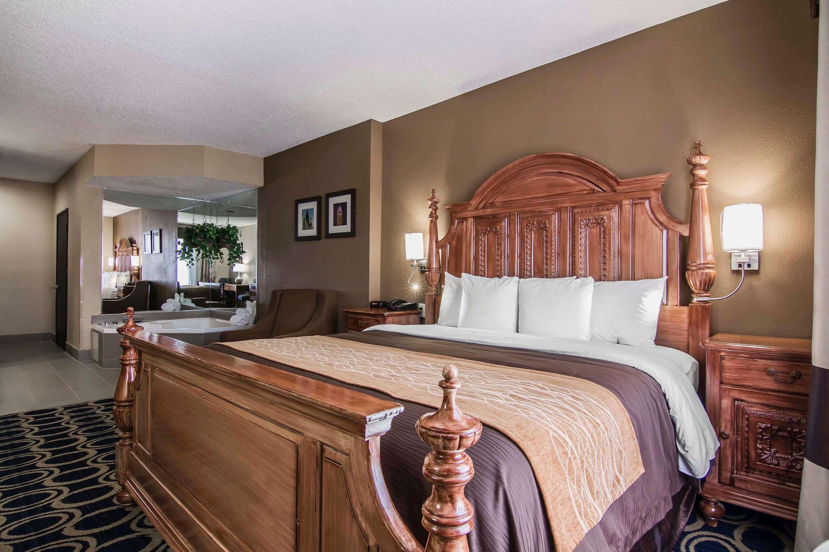 Quality & I-35 E-walnut Hill Hotel