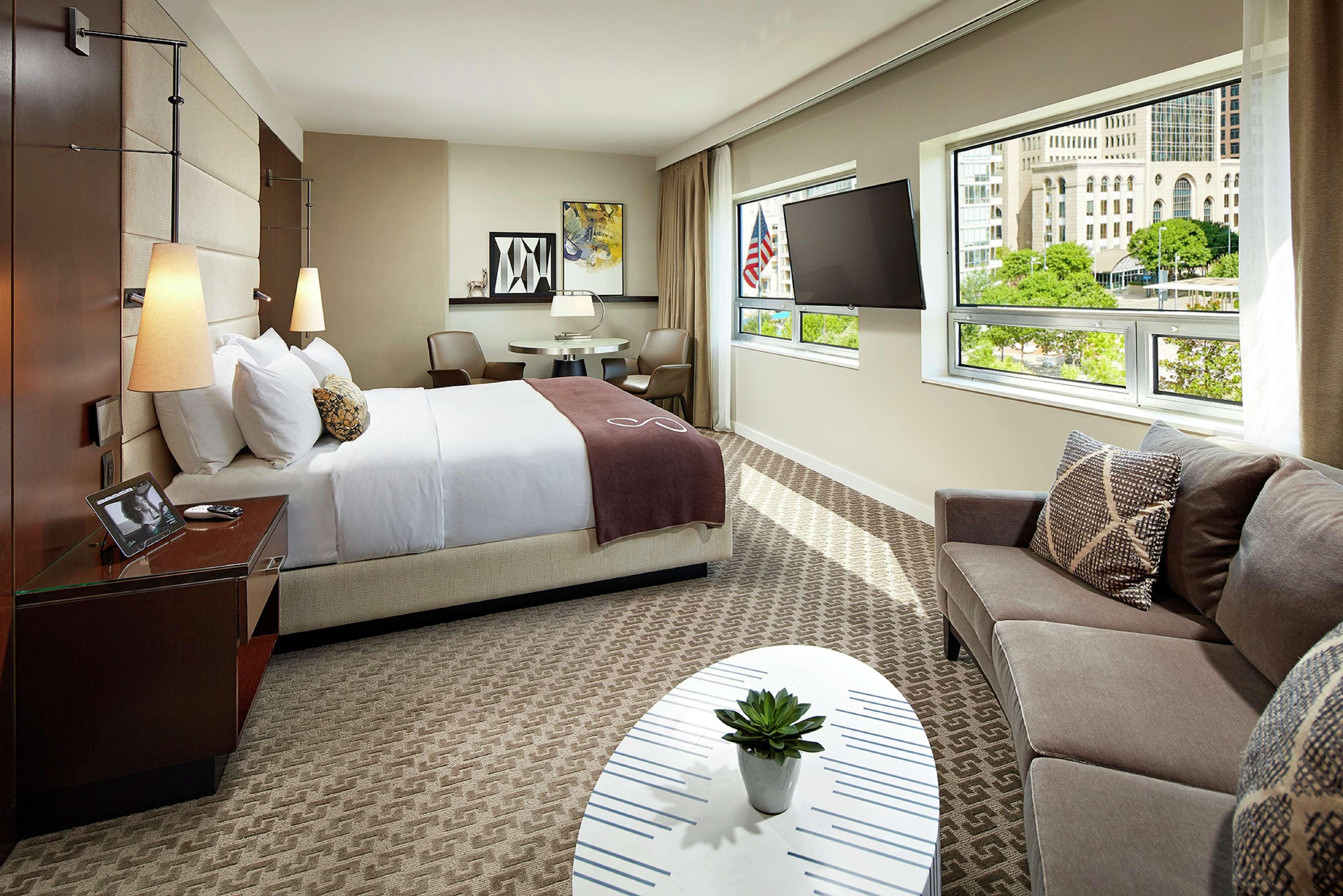 The Statler Dallas, Curio Collection By Hilton