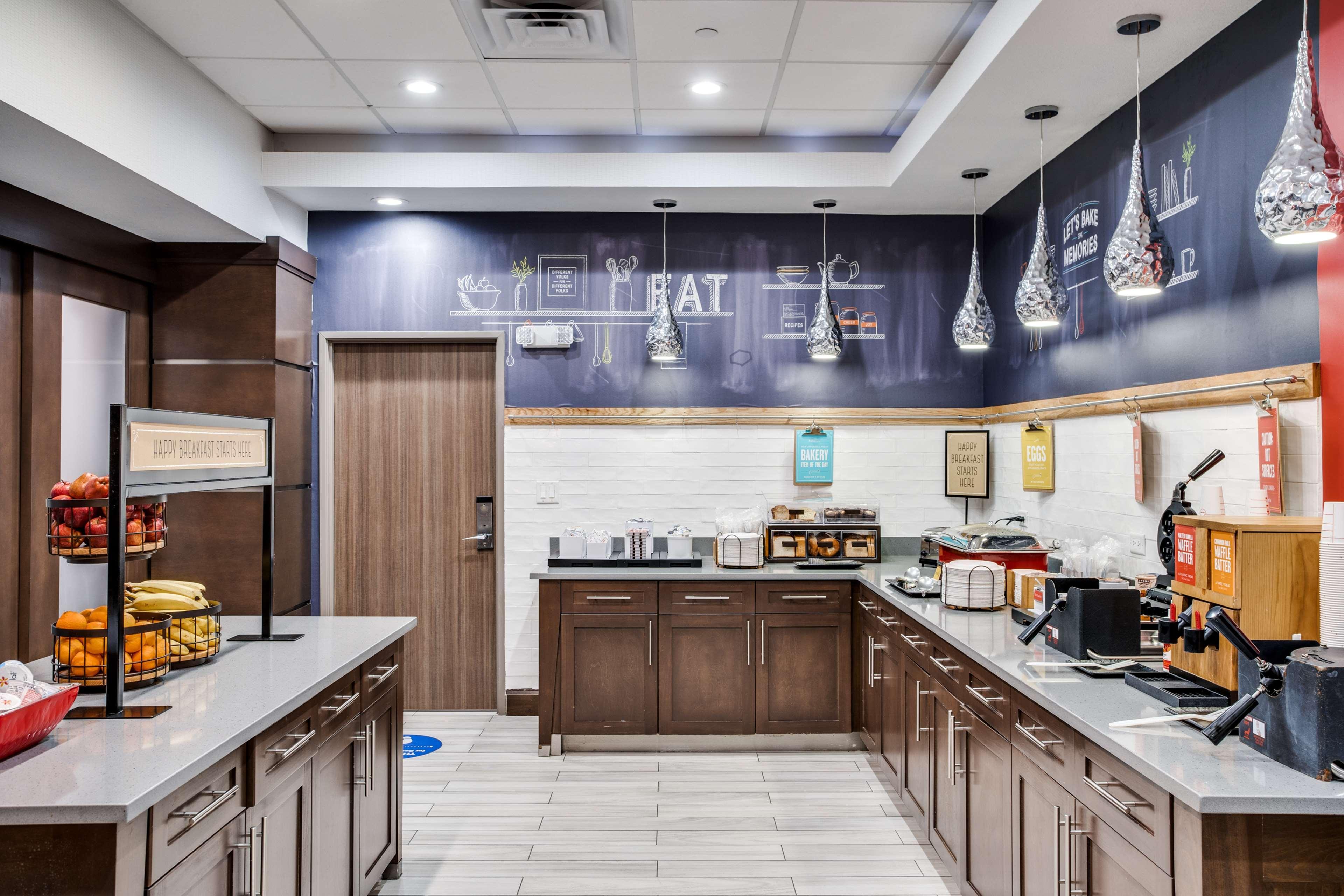 Hampton Inn & Suites Dallas-Central Expy/North Park Area Hotel
