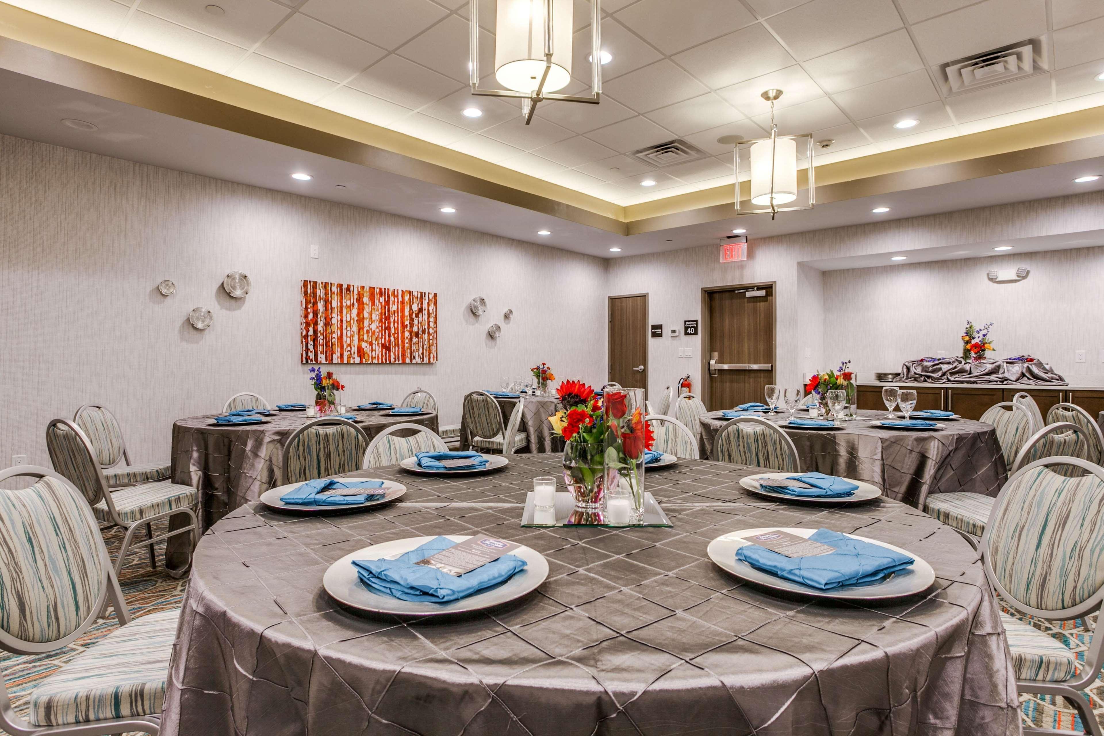 Hampton Inn & Suites Dallas-Central Expy/North Park Area Hotel