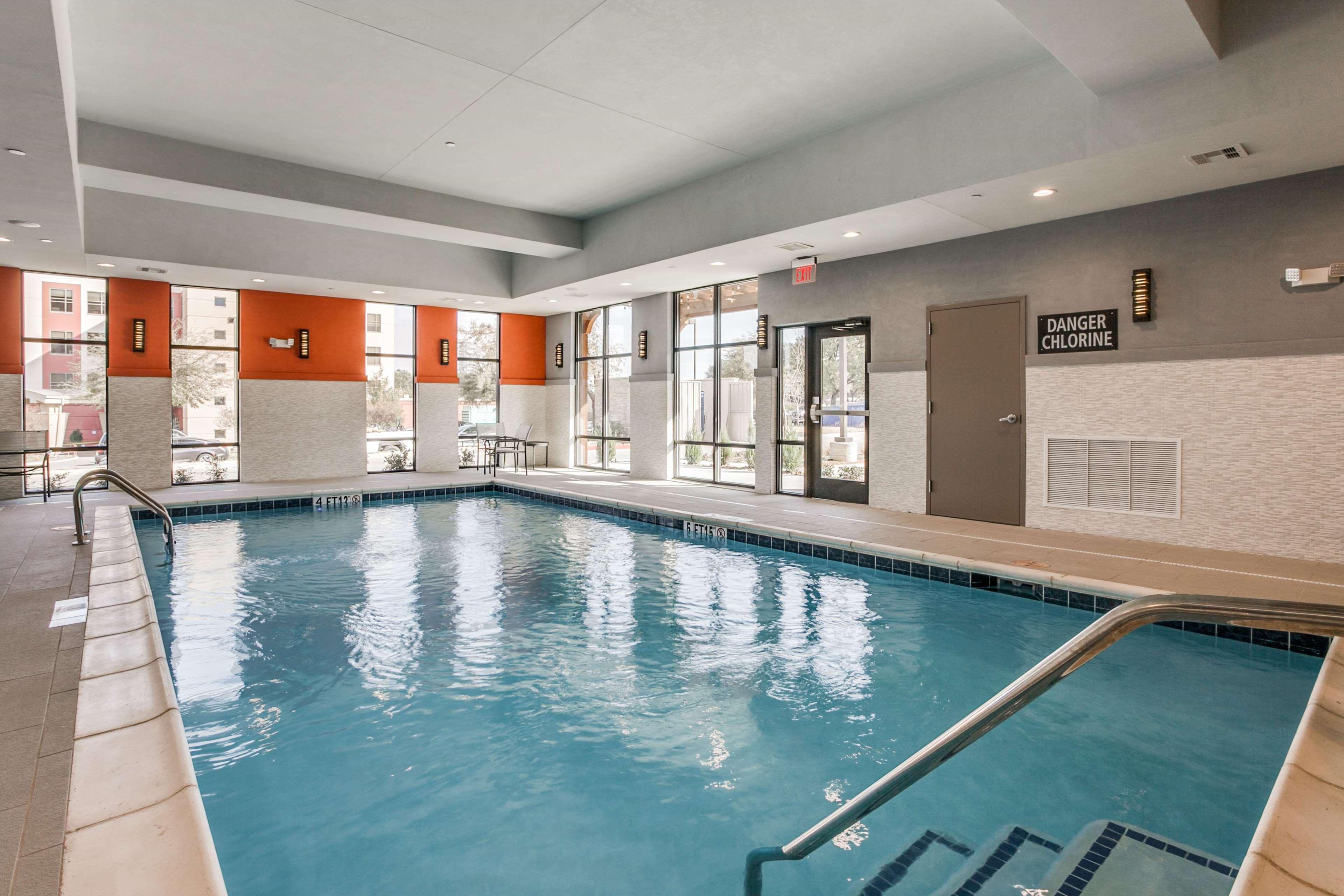 Hotel Hampton Inn & Suites Dallas-Central Expy/North Park Area 3*
