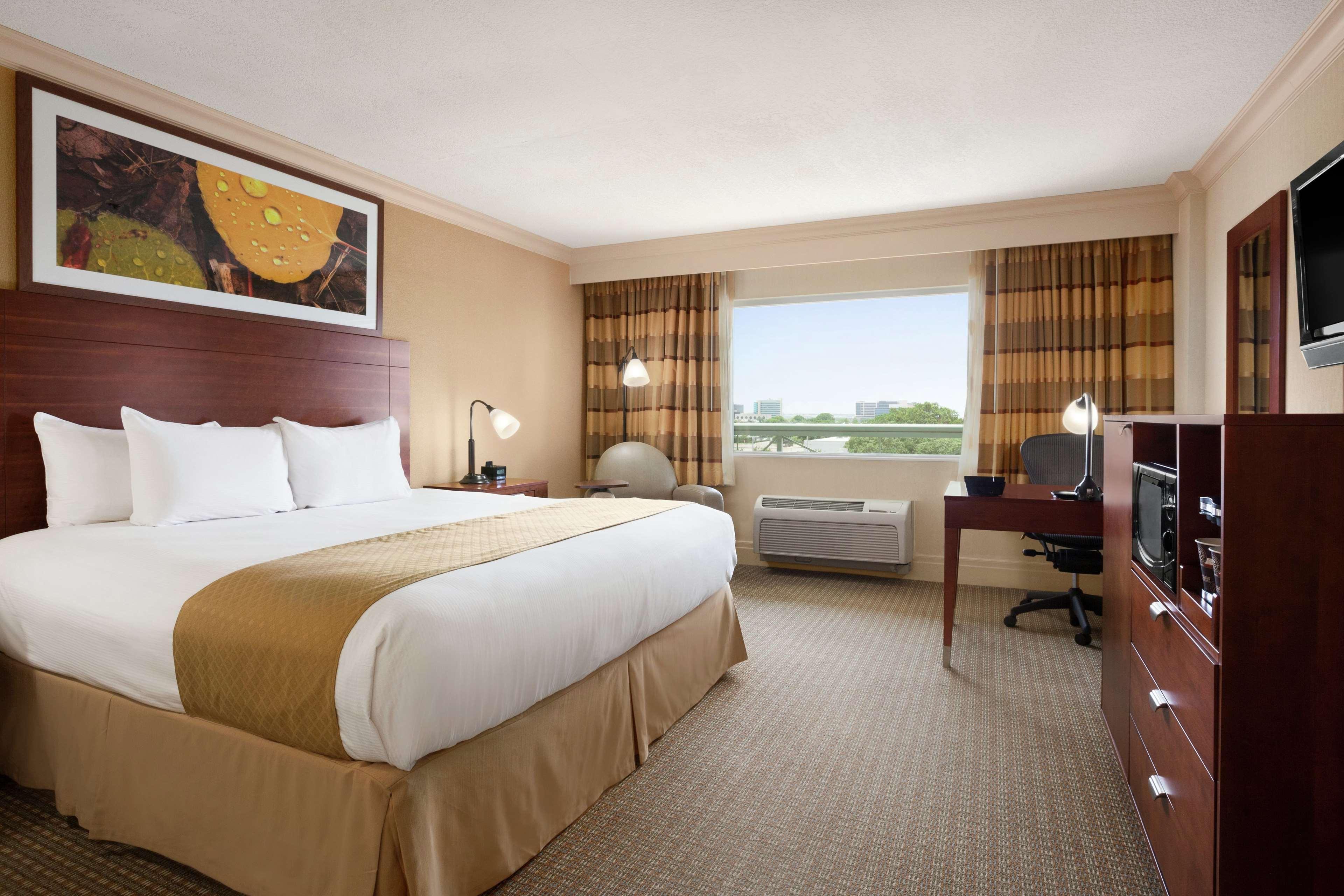 Hotel Doubletree By Hilton - Field Dallas