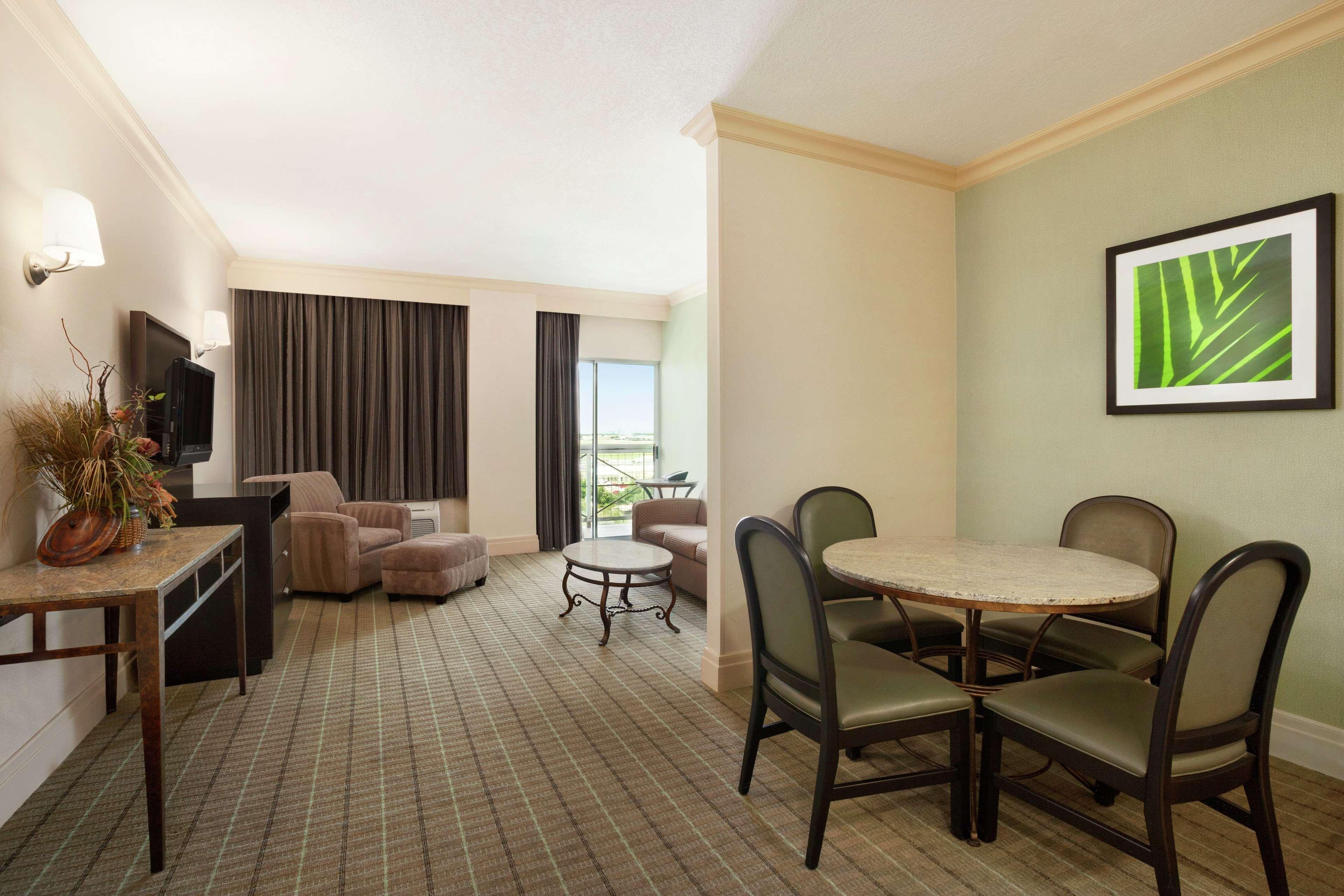 Doubletree By Hilton - Field Dallas
