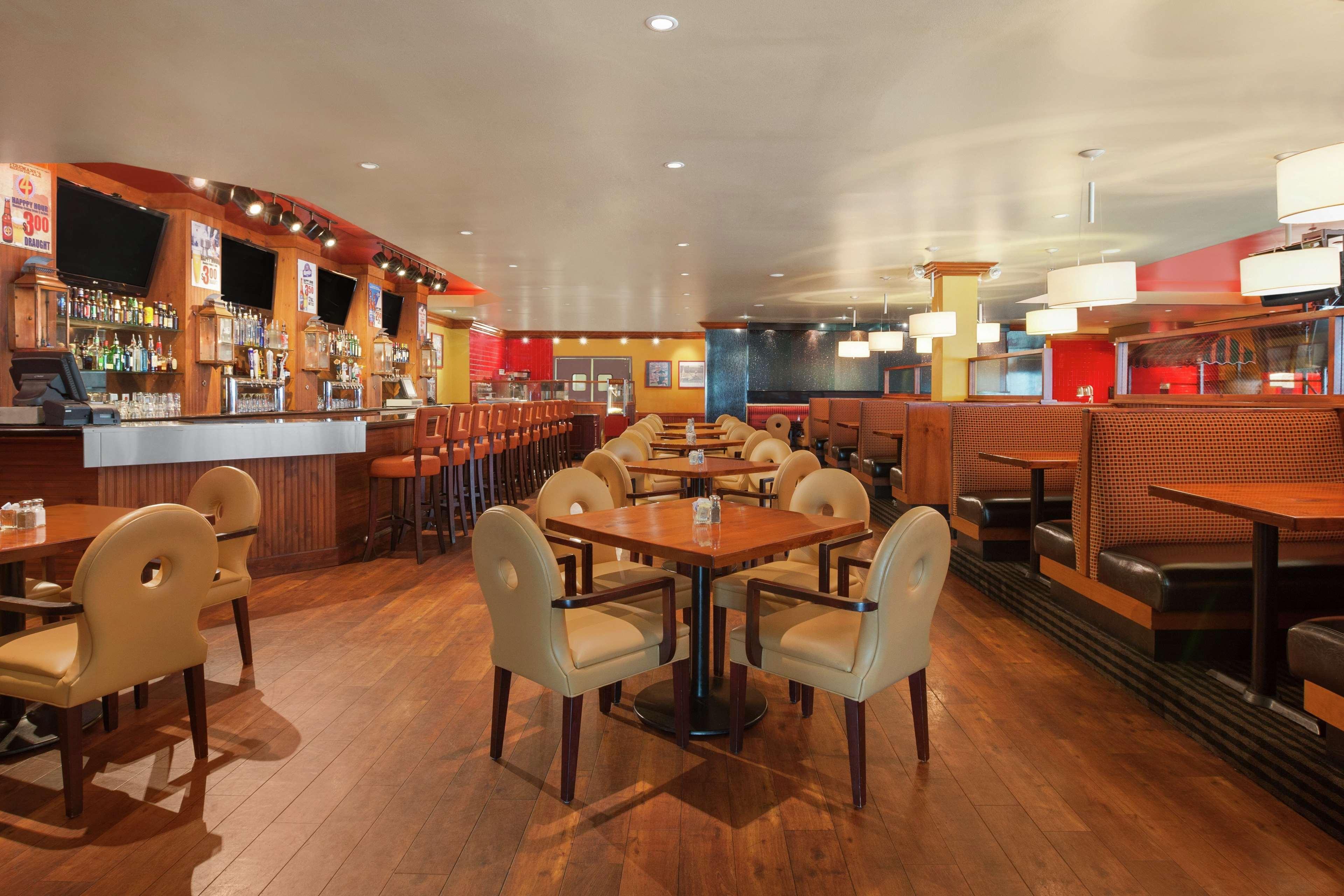 Doubletree By Hilton - Field Hotel