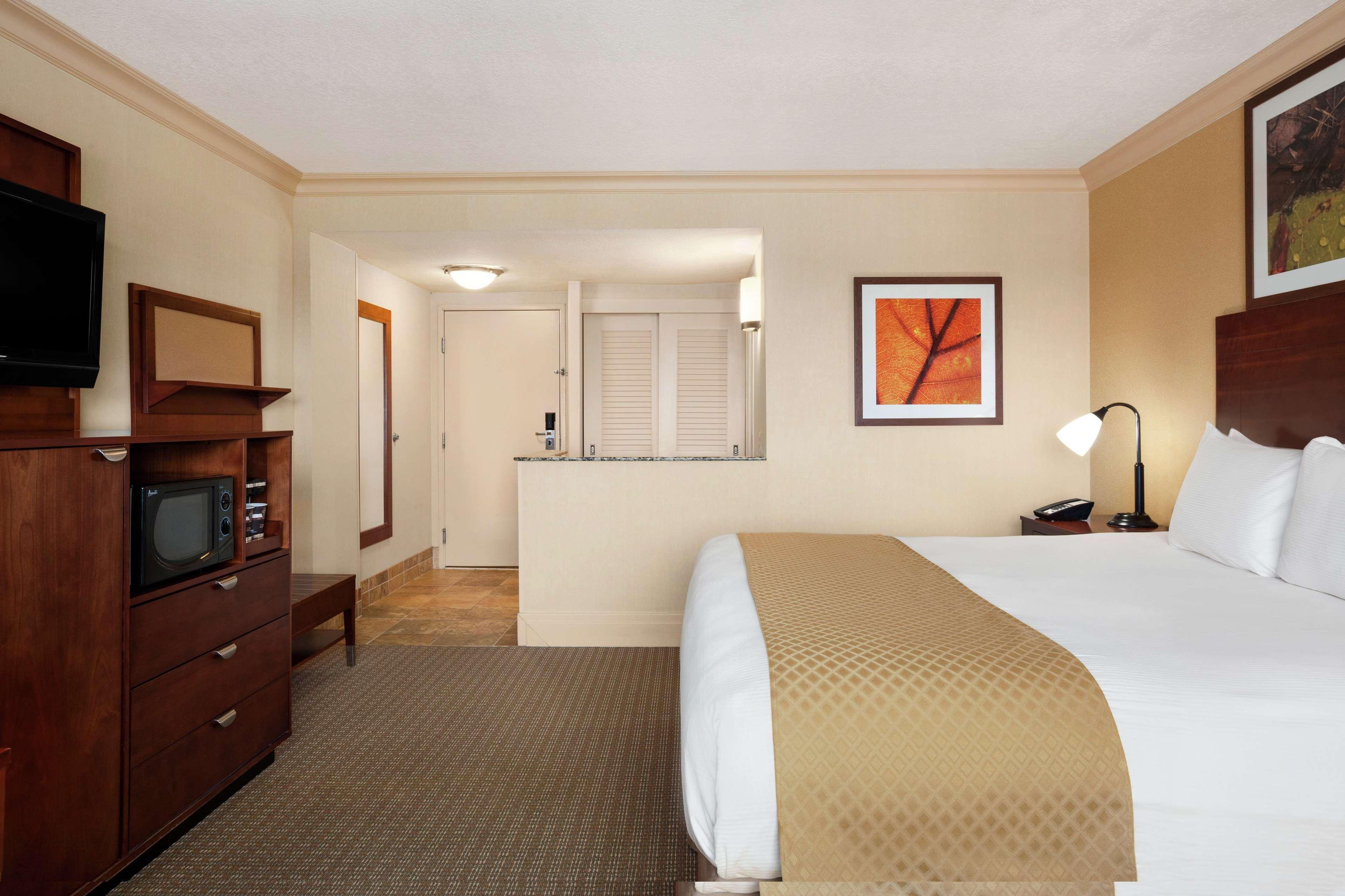 Doubletree By Hilton - Field Hotel
