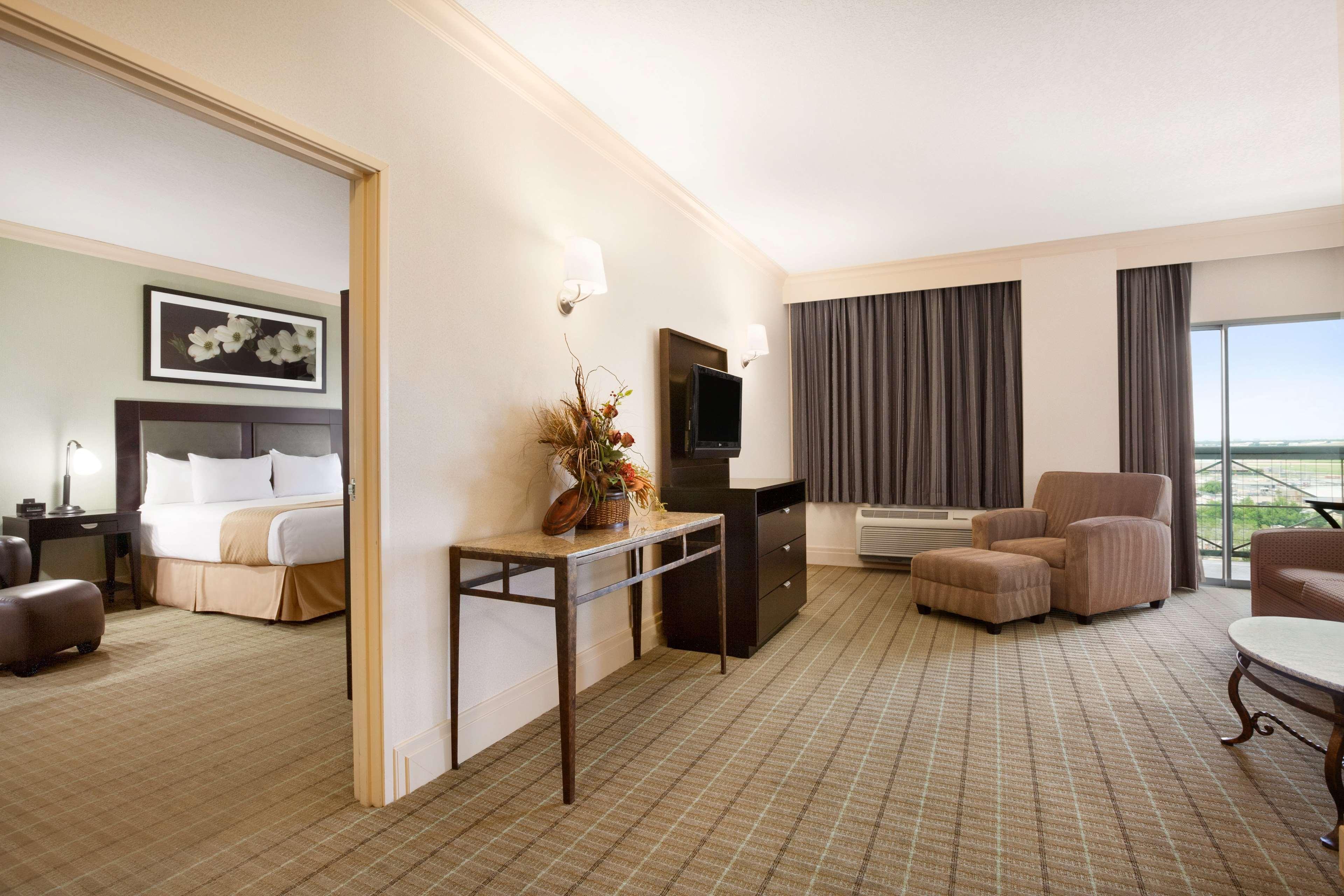 Hotel Doubletree By Hilton - Field Dallas