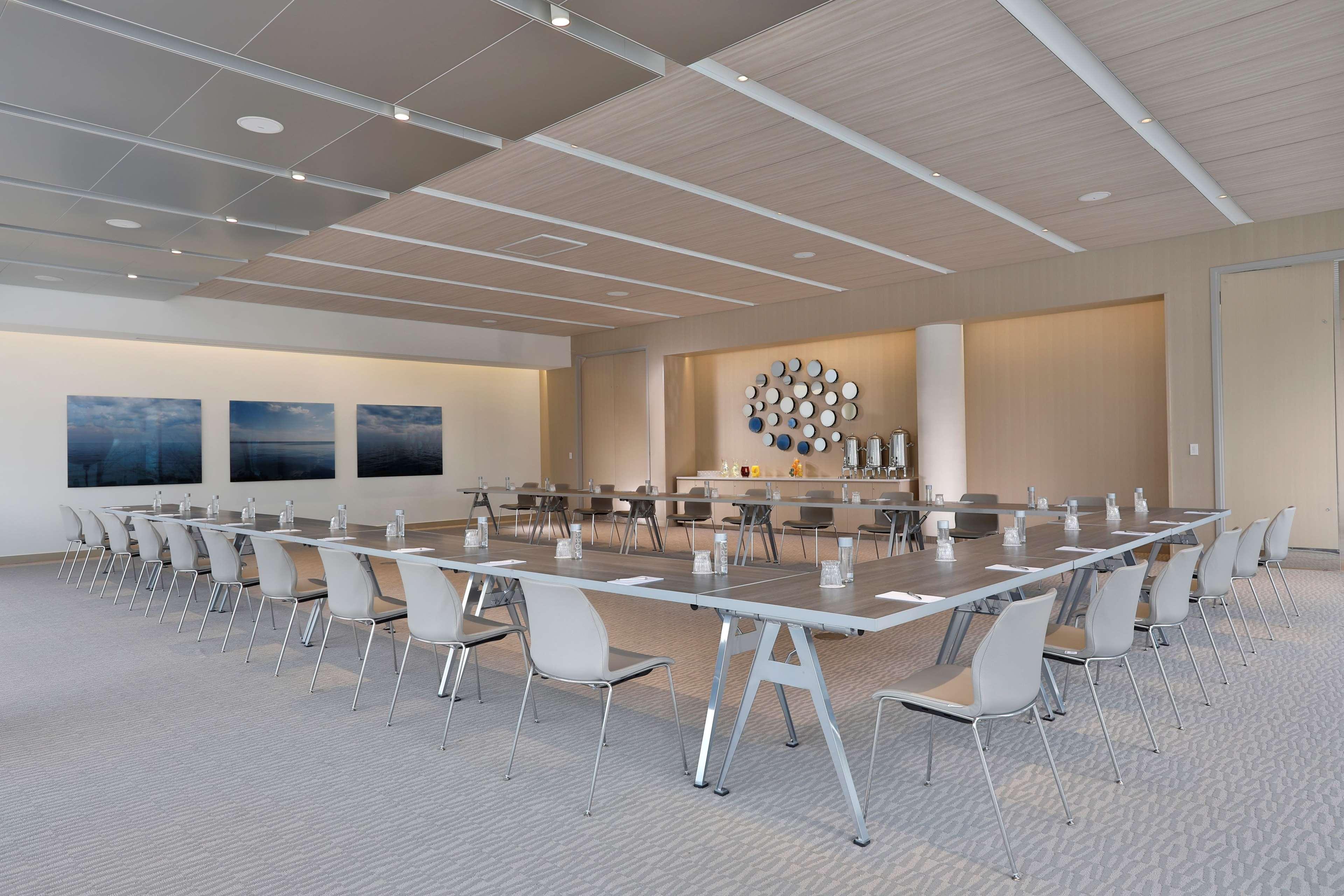 Hall Arts Dallas, Curio Collection By Hilton 5*