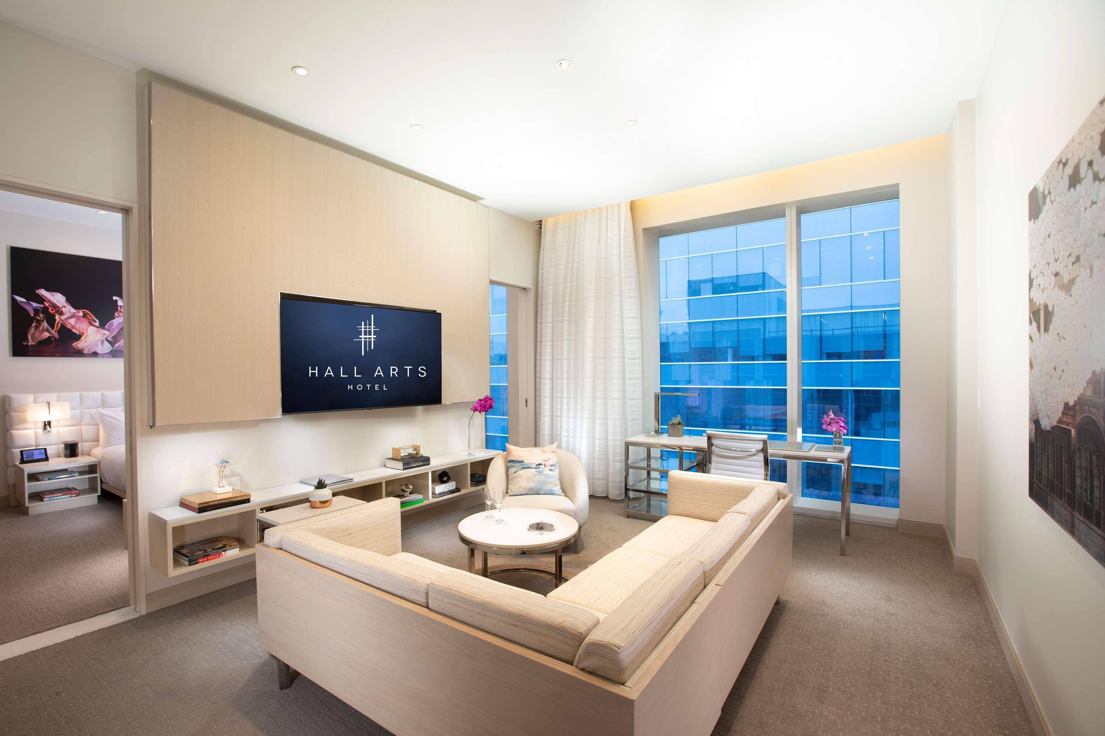Hall Arts Dallas, Curio Collection By Hilton Hotel Dallas