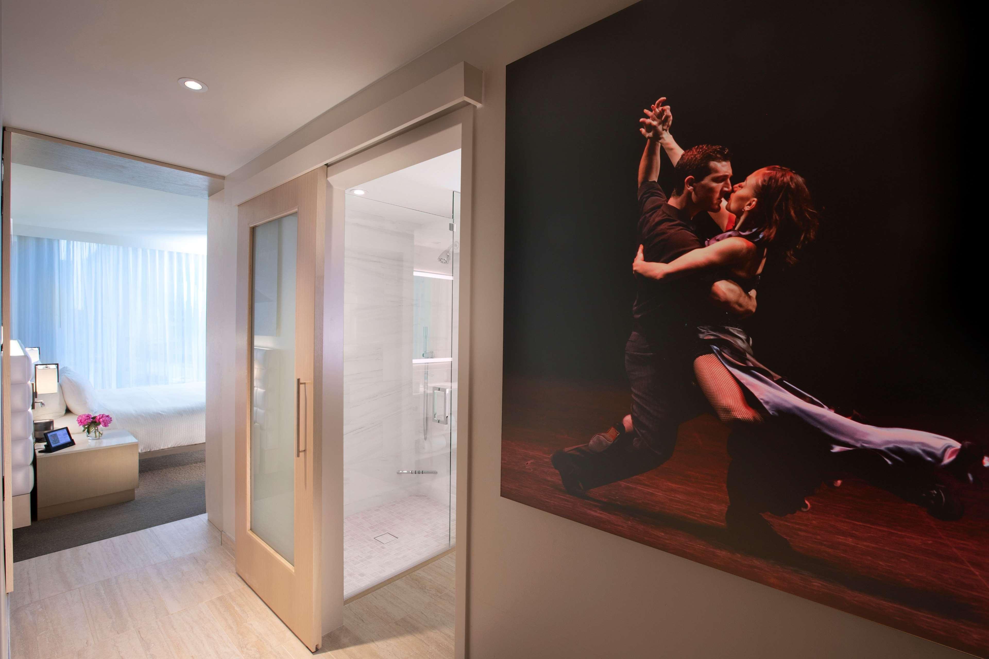 Hall Arts Dallas, Curio Collection By Hilton 5*
