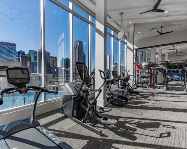 Apartment Luxury High-rise Downtown