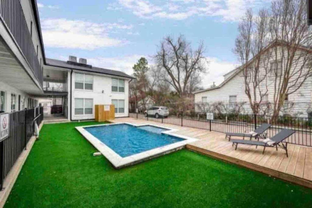 The Escape & Arboretum Tickets Included Apartment Dallas