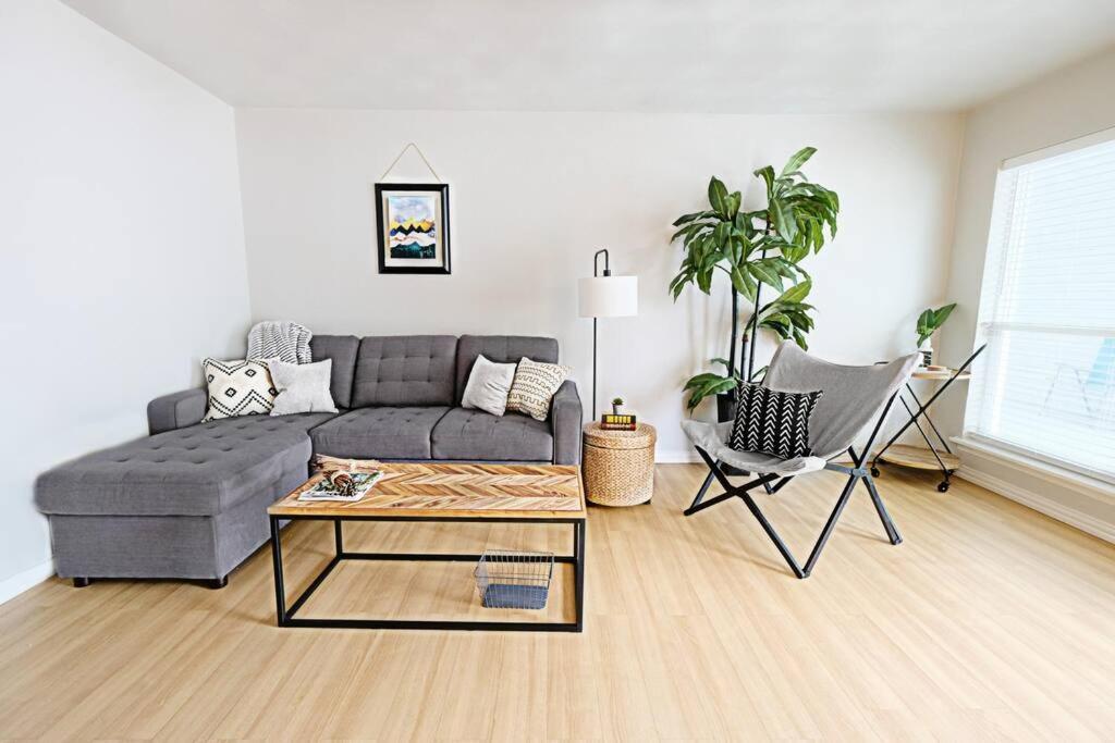 The Escape & Arboretum Tickets Included Apartment Dallas