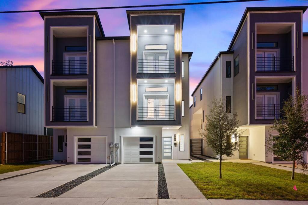 New Luxury 3 Story Townhome In Trinity Groves