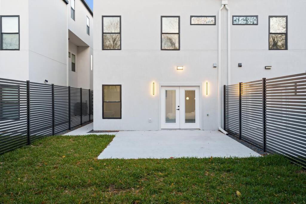 New Luxury 3 Story Townhome In Trinity Groves Villa *