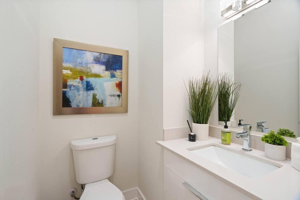 New Luxury 3 Story Townhome In Trinity Groves *