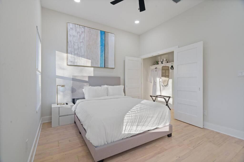 Villa New Luxury 3 Story Townhome In Trinity Groves