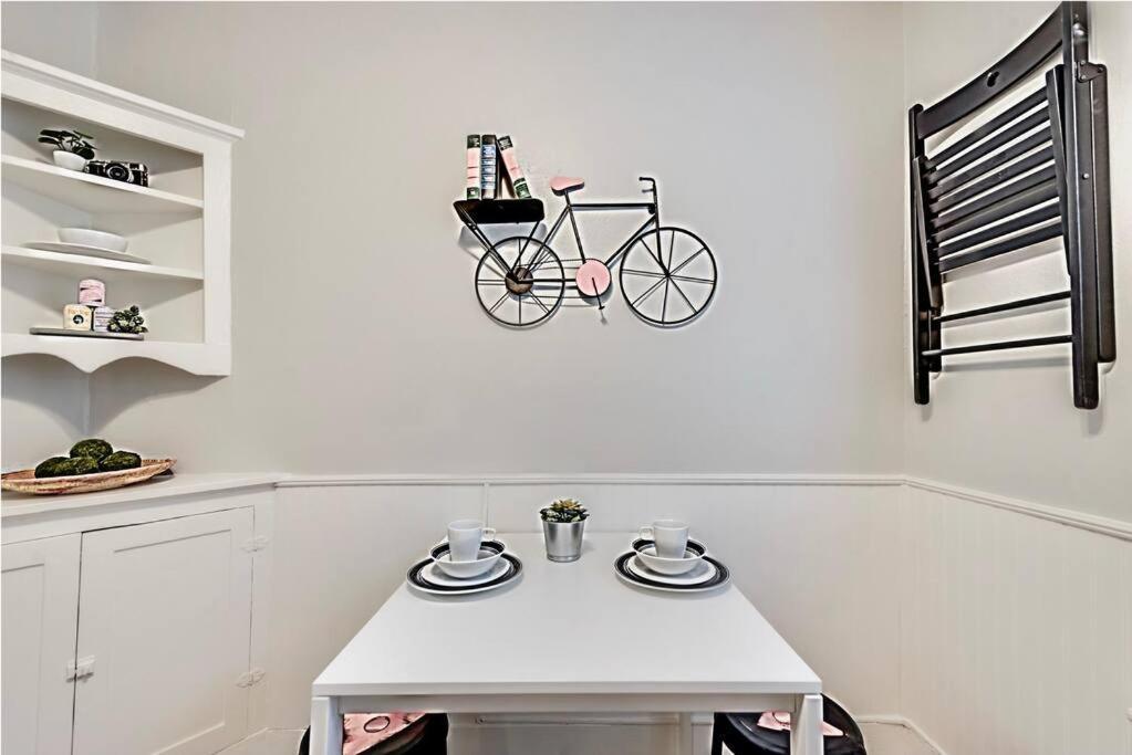 Lower-greenville Landing Close To Everything Apartment
