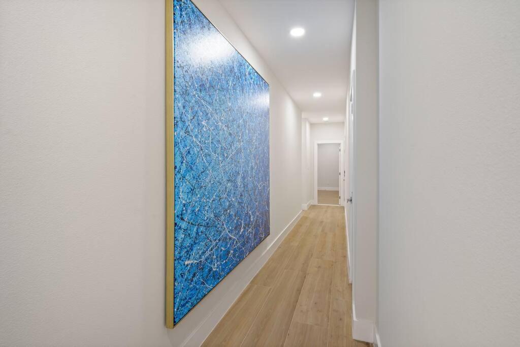 New Luxury 3 Story Townhome In Trinity Groves Villa