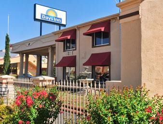 Days By Wyndham Market Center Field Motel Dallas