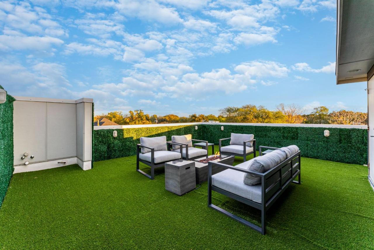 Luxury With Rooftop Views *