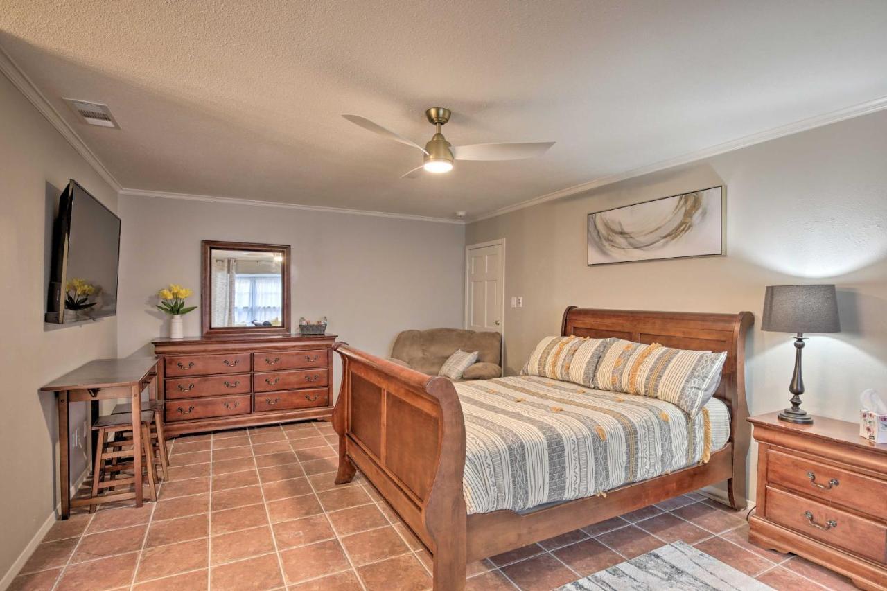 Quiet About 10 Mi To Downtown! Apartment Dallas