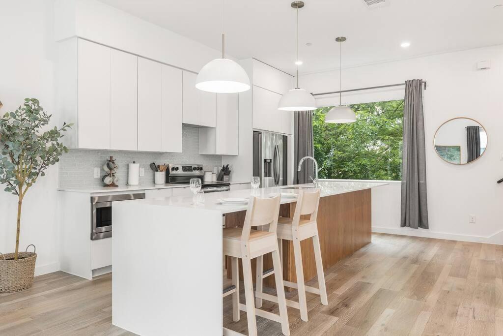 Deluxe 2-bed Townhome Close To Everything! *