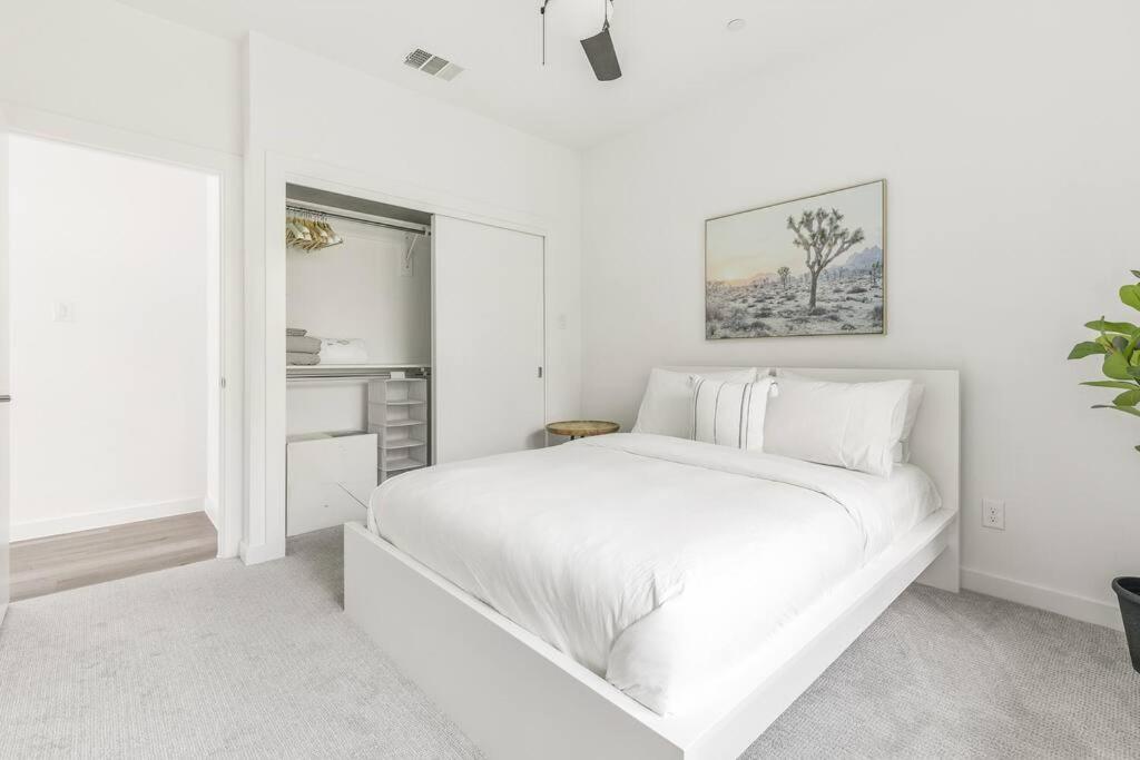 Holiday home Deluxe 2-bed Townhome Close To Everything! *
