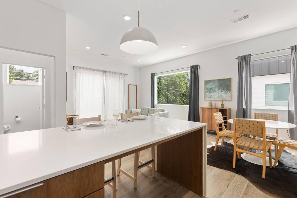 Deluxe 2-bed Townhome Close To Everything!