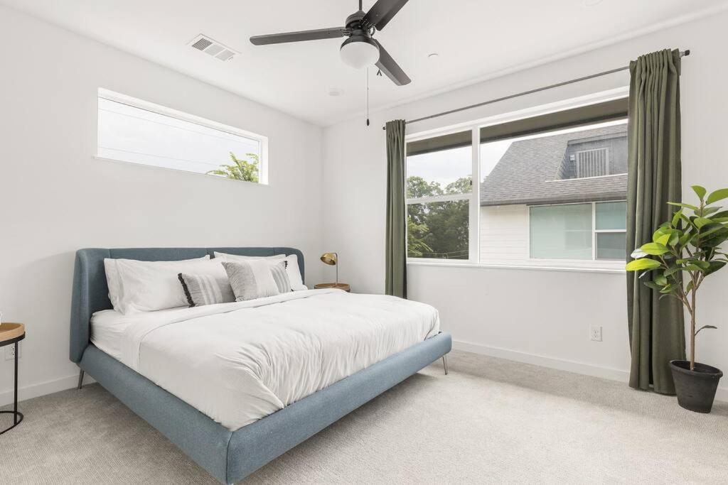 Holiday home Deluxe 2-bed Townhome Close To Everything!