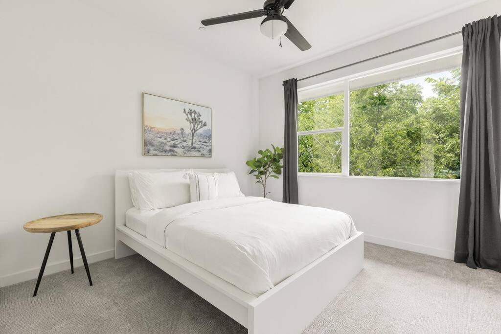 Deluxe 2-bed Townhome Close To Everything! Dallas
