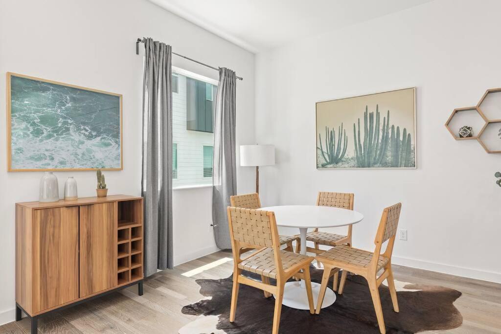 Deluxe 2-bed Townhome Close To Everything! *