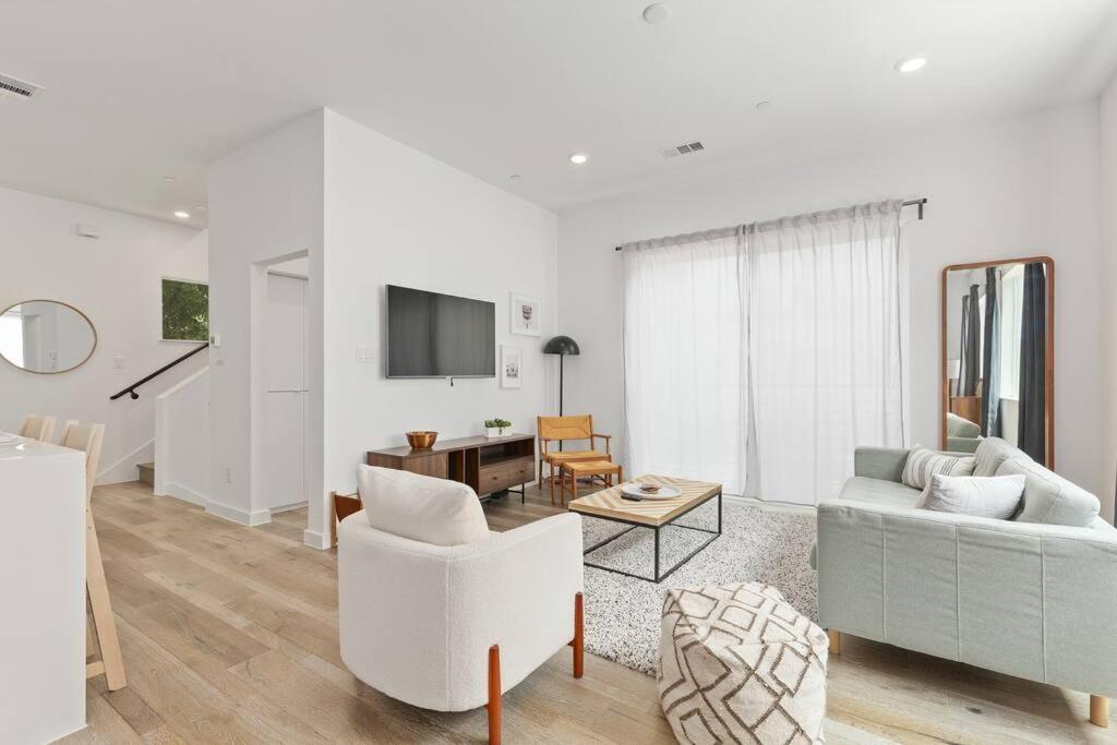 Deluxe 2-bed Townhome Close To Everything! * Dallas