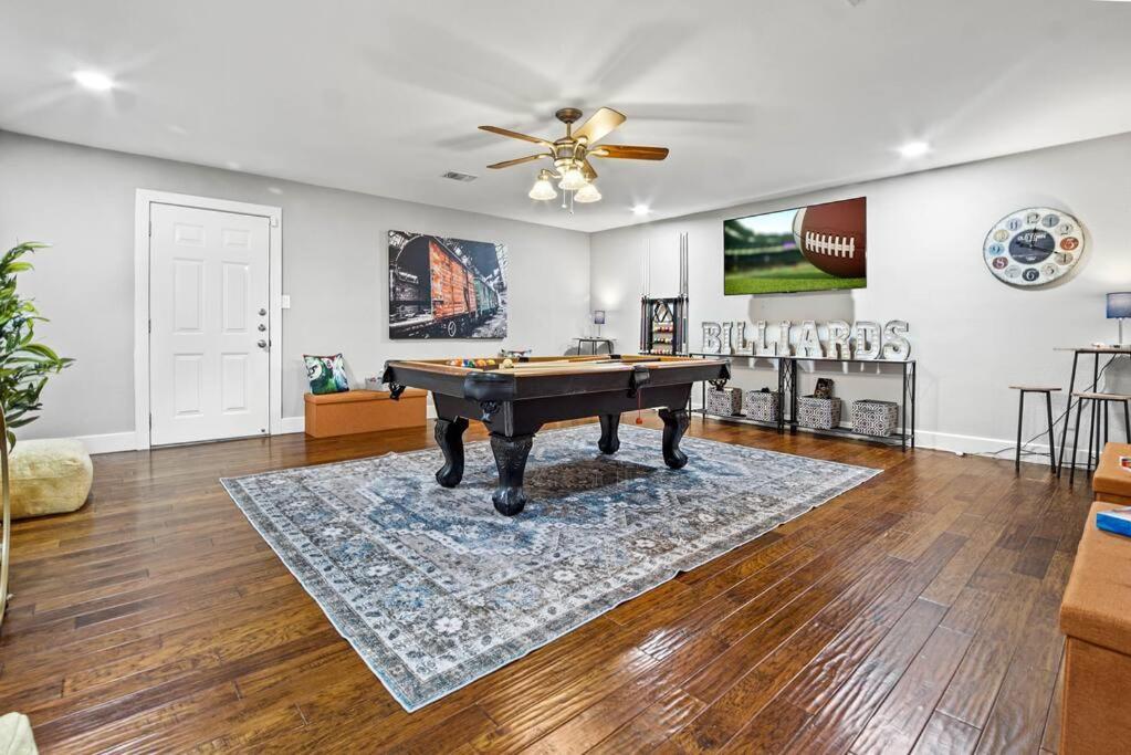 Awhile! Pool Table+ Fire-pit+ 4 Bedroom+ 2 Baths+ Game-room! Dallas